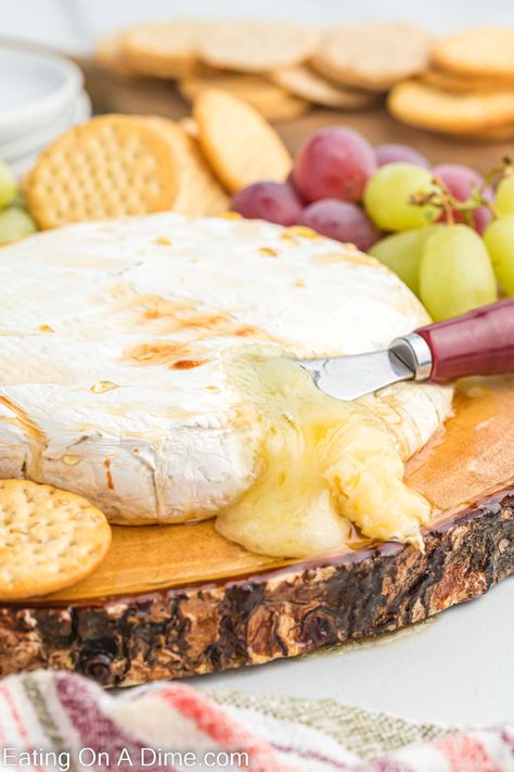 Baked Brie Toppings, Brie Toppings, Baked Brie Cheese, Baked Brie Recipe, Baked Brie Recipes, Cheese Recipes Appetizers, Brie Puff Pastry, Eating On A Dime, Cheese Appetizer