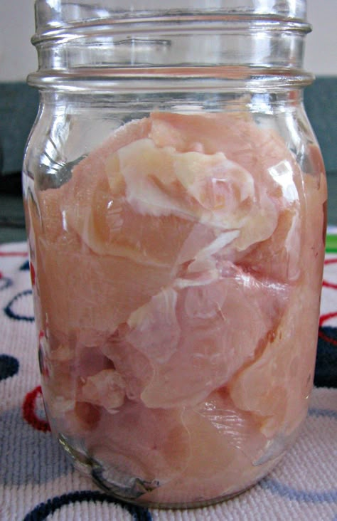 They Call Me Betty Cracker : Canning Chicken - Raw Packed Pressure Canning Meat, Canning Chicken, Water Bath Canning Recipes, Can Chicken Recipes, Pressure Canning Recipes, Canning Kitchen, Canning Pickles, Can Chicken, Home Canning Recipes