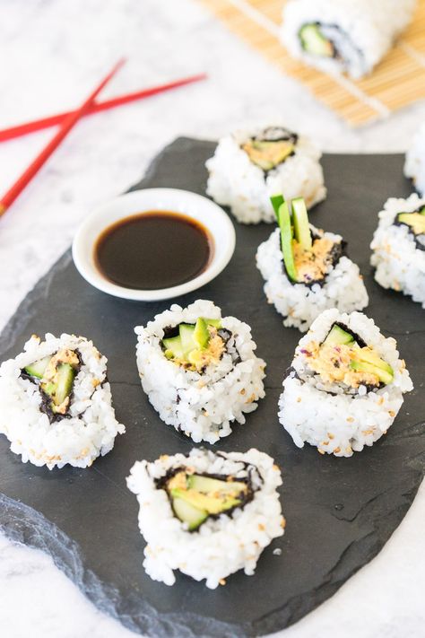 California Sushi Roll with Vegan Crab Meat California Roll Recipe, California Roll Recipes, Avocado Maki, Maki Rolls, Short Grain Rice, California Roll Sushi, Vegan Crab, Plantbased Recipes, California Food