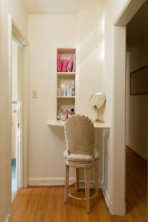 Small Bathroom Furniture Ideas, Closet Makeup Station, Getting Ready Station In Bedroom, Makeup Station Diy, Makeup Corner In Bedroom Small Spaces, Small Makeup Area, Makeup Station In Bedroom, Diy Makeup Station, Small Bathroom Furniture