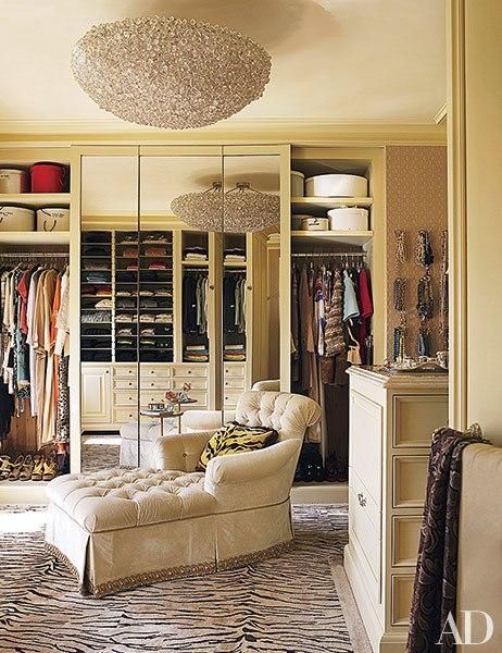 Decorating Inspiration: Chaise Longue Closet Interior, Dressing Room Closet, Amazing Closets, Beautiful Closets, Closet Room, Dream Closets, Glam Room, Closet Inspiration, Room Closet