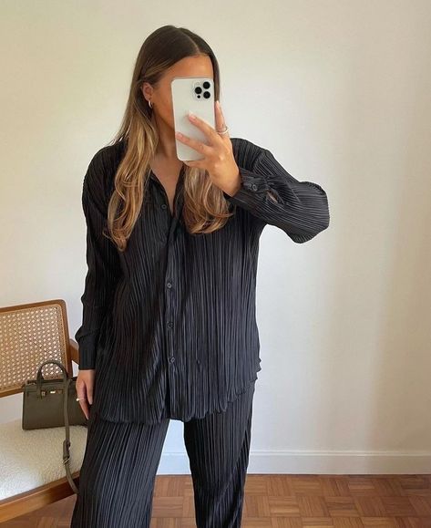 Plisse Set, Outfit Planning, Shirt Pant Set, Two Piece Pants Set, Style Wide Leg Pants, Black Home, High Waist Pants, Pregnancy Outfits, Tracksuit Women