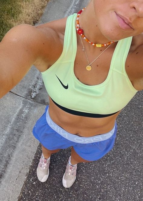 Running Inspiration Aesthetic, Aesthetic Running Outfit, Cute Running Fits, Running Aesthetic Outfit, Running Outfit Aesthetic, Cute Running Outfits, Running Pics, 10 Week Half Marathon Training, Running Fits