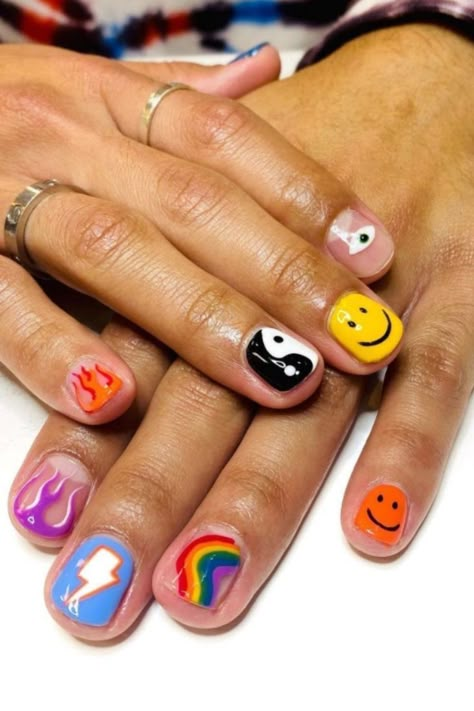 Smiley Face Nail Designs, Face Nail Designs, Short Nails Art Ideas, Smile Nails, Smiley Nails, Really Short Nails, Funny Nails, Shorts Nails, Natural Nails Manicure