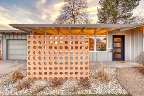 Entrance Inspiration, Mid Century Modern House Exterior, Concrete Collaborative, Exterior Tiles, Tile Stairs, Front Yard Design, Beautiful Home Designs, Front Patio, Yard Design