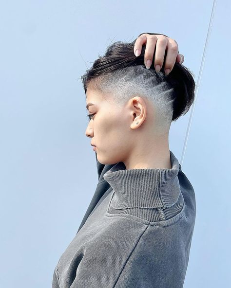 30 Undercut Hairstyles for Women to Inspire You Half Shaved Head, Shaved Designs, Shaved Hair Women, Perfect Bangs, Bob Shaved Nape, Shaved Nape Undercut, Drop Fade, Undercut Styles, Shaved Undercut