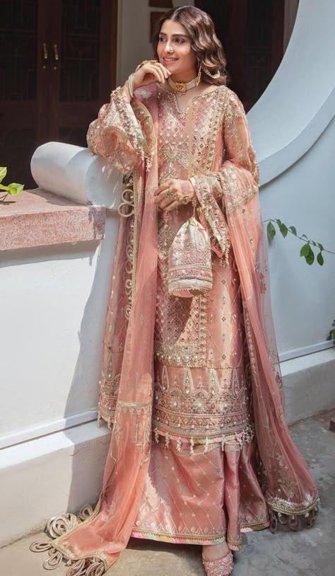 Desi Wedding Dresses, Asian Bridal Dresses, Pakistani Wedding Outfits, Pakistani Fancy Dresses, Ayeza Khan, Pakistani Fashion Party Wear, Beautiful Pakistani Dresses, Pakistani Bridal Dresses, Simple Pakistani Dresses