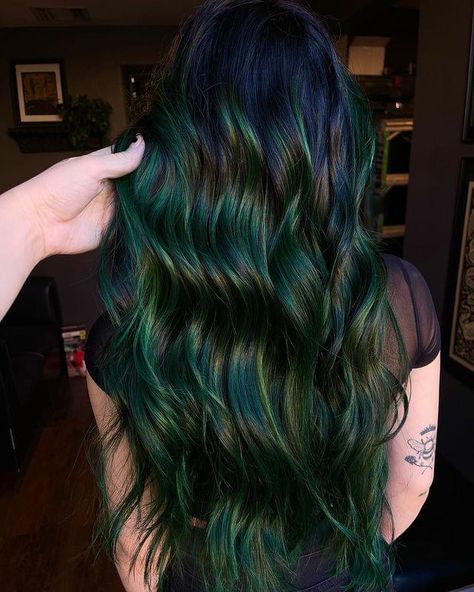 Witchy Hair, Summer Hair Color Ideas, Dark Green Hair, Dyed Hair Inspiration, Hair Color And Cut, Christmas Hair, Summer Hair Color, Hair Dye Colors, Hairstyles For Short Hair