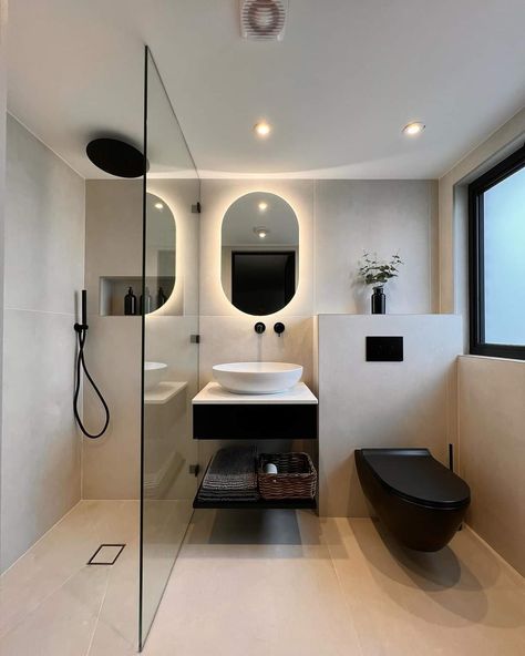 Design Interior Baie, Small Bathroom Interior, Narrow Bathroom, House Items, House Deco, Decor Baie, Toilet Design, Room Renovation, Small Bathroom Design