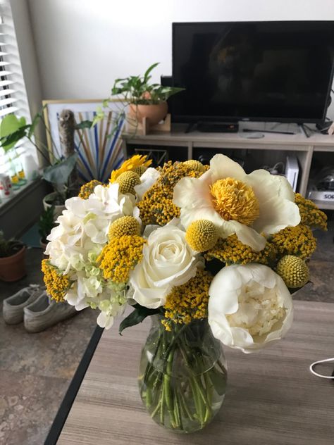 Craspedia Arrangement, Peony White, Hydrangea White, Peony Arrangement, Yellow Peonies, White Flower Arrangements, Spring Market, Billy Balls, Garden Inspo