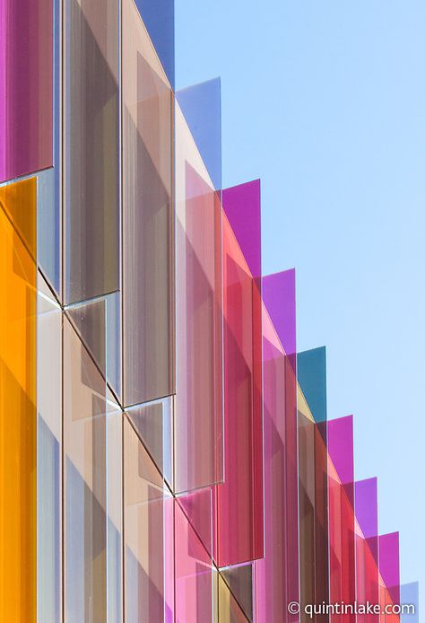 Coloured glass fins of Oxford University Biochemistry Building, Oxford, UK. Architects: Hawkins Brown, Built 2008 Oxford Uk, Colour Architecture, Glass Building, Lake Photography, Laminated Glass, Colourful Buildings, Glass Facades, Building Facade, Coloured Glass