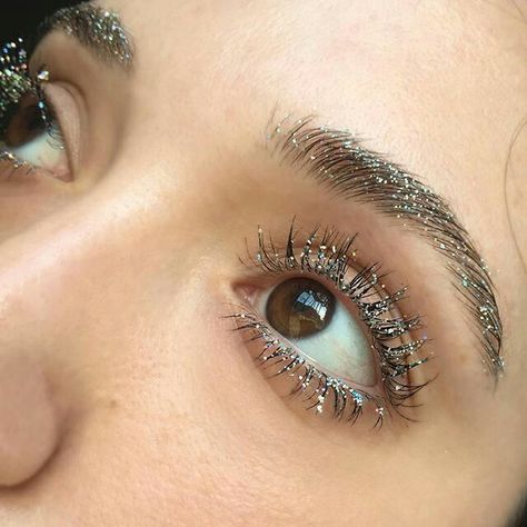 Glitter Eyebrows, Make Up Inspiration, Trendy Makeup, Festival Makeup, Kesha, Glitter Makeup, Editorial Makeup, Her Eyes, Gel Eyeliner