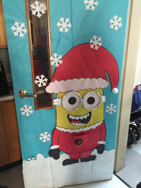 Minion Christmas Door Decorations, Minion Christmas Door, Minion Classroom, Christmas Dorm, Dorm Door Decorations, Door Decorations Classroom Christmas, Holiday Door Decorations, Minion Christmas, Classroom Christmas Decorations