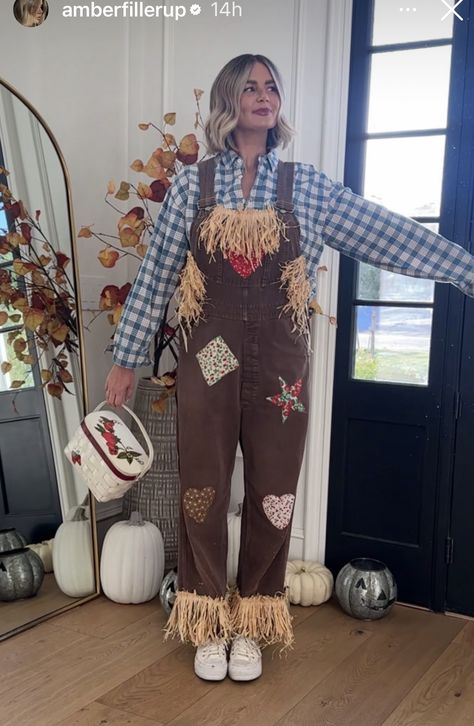 Budget Halloween Costumes, Halloween Costumes With Overalls, Diy Halloween Scarecrow, Scarecrow Costume Women, Farmer Halloween Costume, Scarecrow Halloween Costume, Scarecrow Outfits, Diy Scarecrow Costume, Steampunk Explorer