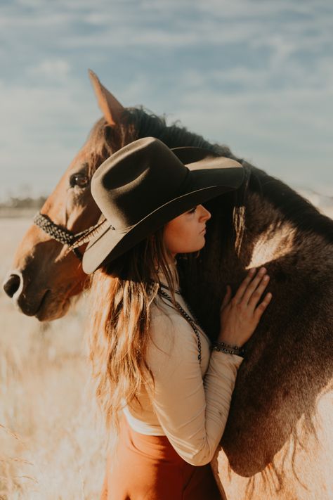 Western photoshoot, senior session in the Wild West of Arizona Senior Horse Photography, Cowgirl Senior Pictures, Equine Photography Poses, Horse Photo Shoot, Western Photo Shoots, Horse Photoshoot Ideas, Horse Senior Pictures, Horse Shoot, Cowgirl Photoshoot