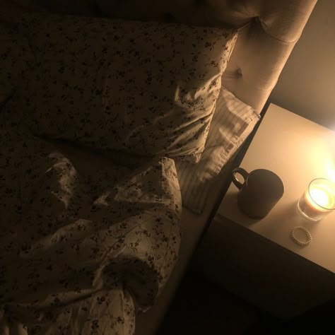 Cozy Sleepy Aesthetic, Comfort Aesthetic Pictures, Go To Sleep Aesthetic, Time To Sleep Aesthetic, Go To Sleep Early Aesthetic, Cozy Sleeping Aesthetic, Cozy Sleep Aesthetic Night, Dreaming Aesthetic Sleep, Sleep On Time Aesthetic