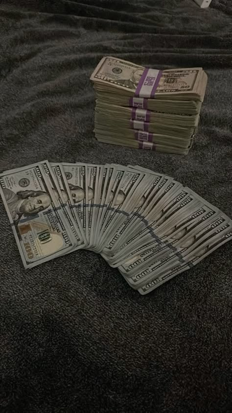 #money #lifestyle #riches Money Spread Pfp, Money Stacks Cash, Riches Aesthetic, Lots Of Money Aesthetic, Money In Car, Money On Bed, Money On The Floor, Hood Lifestyle, Bands Money