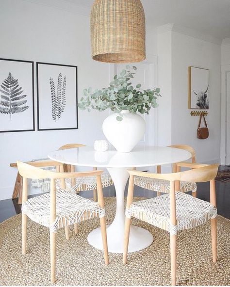 Hart Lieve Interiors on Instagram: "Neutral colour palette inspiration form @zdesignathome • • Our Round Hand Woven rugs are perfect for defining different areas in your home. The natural texture of the cane adds a sense of warmth and vibrancy. • • Shop our hand woven rugs 👇🏼 Hartlieve.co.za • • #madeinafrica #handwoven #roundrug #canerug #handmade #inspiration #interiorinspiration #pennygum #southafrica #westerncape #southafricahomedecor #neutraldecor #neutralstyle #neutralhome #rug" Boho Chic Dining Room, Fall Dining Room, Boho Dining Room, Chic Dining Room, Fall Living Room, Summer Dining, Inspired Interiors, Air Bnb, Interior Modern