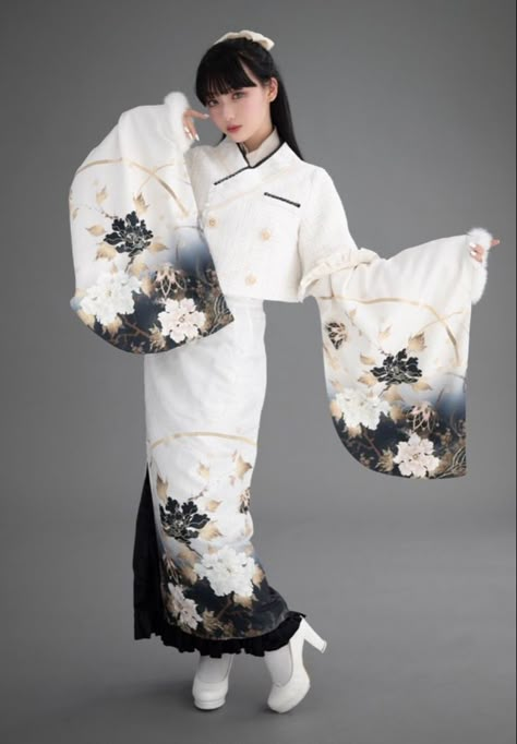 Modern Traditional Japanese Fashion, Japanese Culture Outfit, Trendy Japanese Outfits, Kny Outfit Ideas, Japanese Outfits Traditional, Yukata Design, Kny Outfit, Fantasy Kimono, Kimono Pose