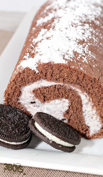 This Ice Cream Cake Roll is the best! If you like swiss roll cakes, you're going to go crazy for this sweet treat. It's a fast and easy way to get dessert on the table, fast. #icecreamdessert #swisscakeroll #easycakerecipe #3boysandadog Brownie Roll Cake, Roll Cakes Recipe, Chocolate Roll Cake Recipe, Chocolate Cake Roll Recipe, Roll Cake Easy, Christmas Chocolate Cake, Rolled Cakes, Chocolate Cake Roll, Chocolate Roll Cake