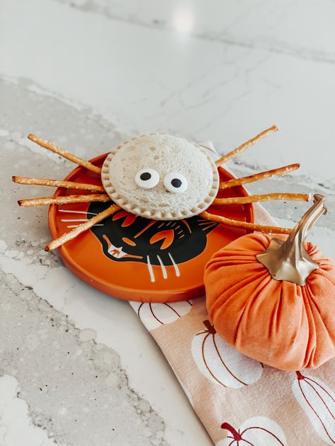 Easy halloween lunch: Candy eyes Uncrustable Pretzels Halloween Uncrustables, Halloween Lunch, Candy Eyes, Holiday Foods, Halloween Food, Pretzels, Easy Halloween, Holiday Recipes, Halloween Party