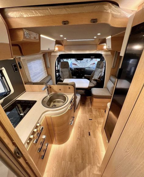 Camper Van Shower, Dream Camper, Motorhome Interior, Camper Interior Design, Yacht Interior Design, Tiny House Camper, Camper Van Life, Bus Living, Kombi Home