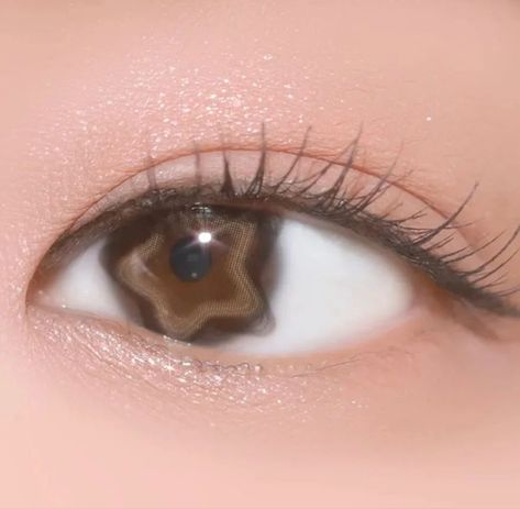 Star Eyes Aesthetic, Star Eye Contacts, Star Pupils, Icon Pfp Girl, Pfp Girl, Glossy Eyes, Star Makeup, Star Eyes, Head & Shoulders