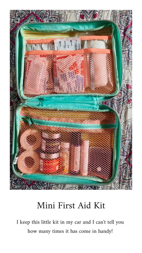 Natural First Aid Kit, First Aid Bag, Diy First Aid Kit, Car Organization Diy, Medicine Kit, Prepper Gear, Mini First Aid Kit, So Random, Emergency Prepardness