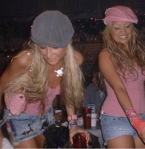 Paris Hilton And Nicole Richie, Nicole Richie, Paris Hilton, Paris, Bar, Pink