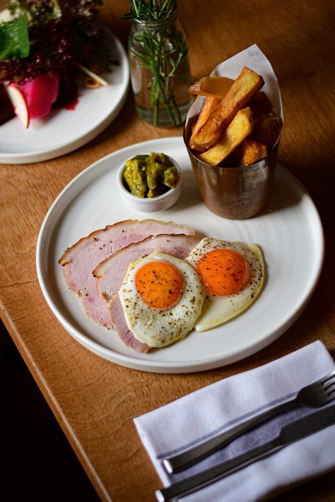 6 of the best classic British pub dishes British Pub Food, Gastro Pub Food, Ham Egg And Chips, Ale Pie, Steak And Chips, Gastro Pub, Steak And Ale, American Burgers, Prawn Cocktail