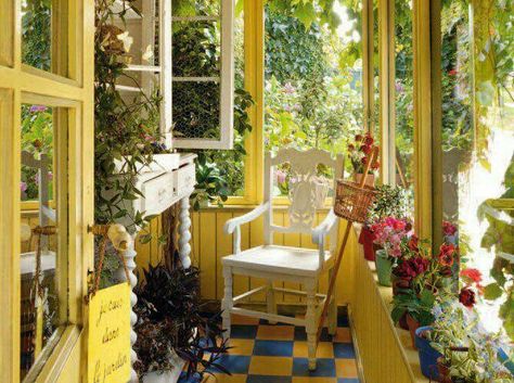 yellow english country rooms | garden theme room Yellow Cottage, Yellow Interior, Style Cottage, Yellow Houses, Birthday Decor, English Cottage, Porch Patio, Cozy Cottage, Modern Garden