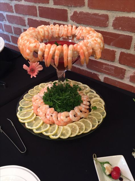 Shrimp Display, Shrimp Cocktail Presentation, Buffet Set Up, Amazing Food Decoration, Party Food Buffet, Buffet Set, Seafood Platter, Charcuterie Inspiration, Appetizers Easy Finger Food