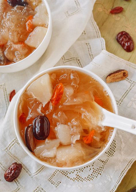 Snow Fungus Soup with Pears (bīngtáng yín'ěr dùn xuělí, 冰糖银耳炖雪梨) is a Chinese dessert soup usually served on special occasions like Chinese New Year. Source: thewoksoflife.com Snow Fungus Soup, Peach Gum Dessert, Medicinal Soup, Chinese Desert, Chinese Dessert Recipe, Herbal Soup, Chinese Desserts, Dried Goji Berries, Dessert Soup