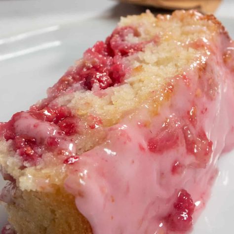 Paleo Lemon Raspberry Cake, Vegan Rasberry Deserts, Vegan Lemon Raspberry Cake, Vegan Raspberry Recipes, Lemon Recipes Vegan, Vegan Raspberry Cake, Fresh Raspberry Recipes, Vegan Lemon Drizzle Cake, Current Recipes