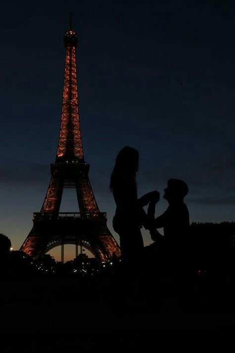 Proposal In Paris At Night, Paris Proposal Aesthetic, The Light We Lost, Eiffel Tower Night, Football Relationship, Paris Engagement Photos, Paris Romance, Proposal Pictures, Paris Dream