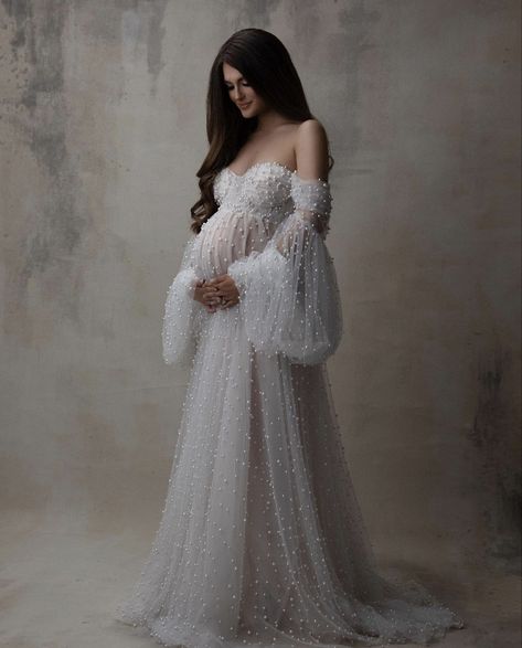 Caitlyn Covington, Baby Shower Gender Reveal Cake, Maternity Shoot Outfit, Caitlin Covington, Baby Shower Gown, Maternity Photography Poses Couple, Maternity Photography Poses Pregnancy Pics, Couple Pregnancy Photoshoot, Fairytale Gown