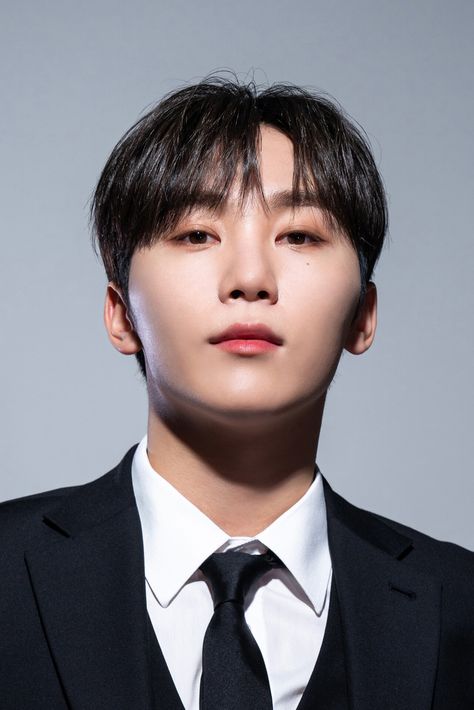 Svt Seungkwan, Seventeen Seungkwan, Won Woo, Dino Seventeen, Seventeen Debut, K Pop Star, Going Seventeen, Quotes For Book Lovers, Pledis Entertainment