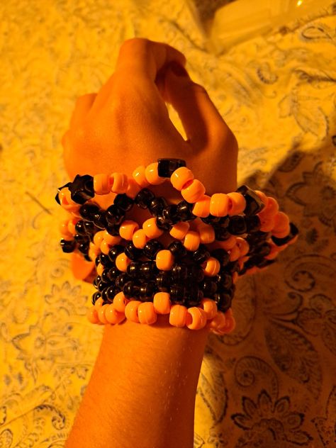 Halloween Kandi Cuff, Spiderman Kandi, Kandi Halloween, Kandi Crafts, Clown Collar, Kandi Inspo, Diy Kandi Bracelets, Diy Kandi, Kandi Ideas