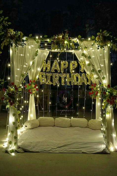 Terrace Decoration Ideas, Decorate With Lights, Birthday Surprise For Husband, Terrace Decoration, Romantic Dinner Decoration, Surprise Birthday Decorations, Birthday Decorations At Home, Night Under The Stars, Happy Birthday Decor