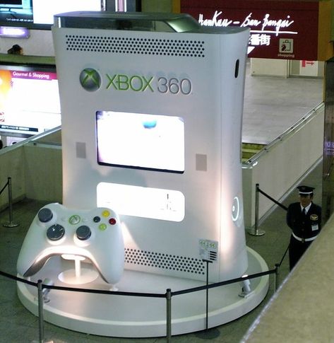 large Xbox 360 on display in Japan in late (2005). Xbox 360 Aesthetic, Xbox Aesthetic, Gaming Nostalgia, Attention Seekers, Old Technology, School Technology, 2000s Aesthetic, Xbox 360, Story Time