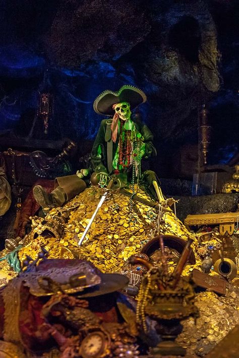 "You've seen the cursed treasure, ye know where its hidden." In fact pirates would never bury or stash their treasure. A pirate's life was uncertain so whatever riches they had were quickly spent in port. Pirates Of The Caribbean Treasure, Carribean Pirates, Magic Kingdom Adventureland, Pirates If The Caribbean, Pirates Of The Caribbean Ride Aesthetic, Pirates Treasure, Disney Pirates Of The Caribbean, Pirates Of The Caribbean Scenes, Pirates Of The Caribbean Landscape