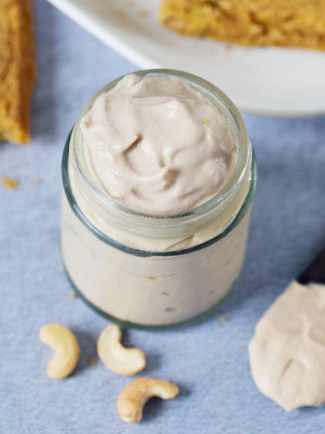 This delicious vegan mayo contains just 6 ingredients (not including salt and water) and takes only minutes to make. It is rich, creamy, tangy, and yet dairy-free, egg-free, and can even be made oil-free! #veganmayo #veganmayonnaise #mayosubstitute #eggfreemayo #elasrecipes | elavegan.com Vegan Mayo Recipe, Vegan Kebab, Ella Vegan, Vegan Sauce Recipes, Mayo Recipe, Vegan Ranch, Vegan Mayo, Vegan Mayonnaise, Vegan Sauces