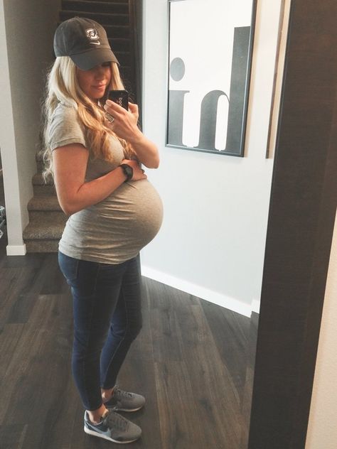 Cute Prego Outfits, 30 Weeks Pregnant Outfit, Maternity Baseball Game Outfit, Pregnancy Athleisure Outfits, Pregnant Jeans Outfit, Everyday Maternity Outfits, Pregnant Casual Outfits, Pregnancy Style Fall, Maternity Jeans Outfit