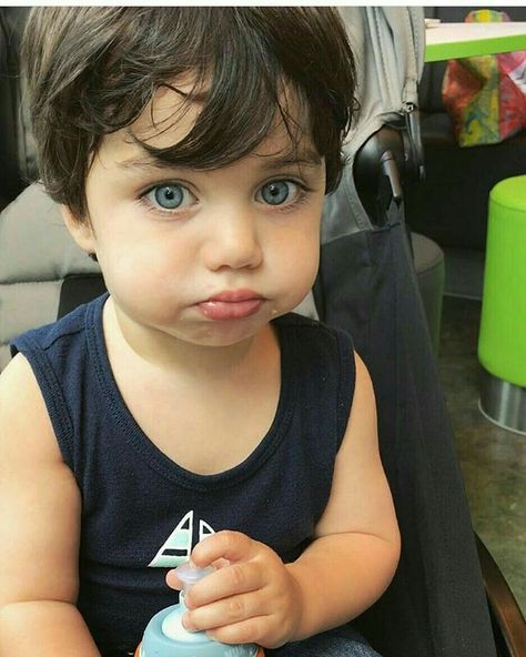 Blue Eye Kids, Baby Boy Black, Black Hair Boy, Blue Eyed Baby, Black Hair Blue Eyes, Boy Black, Baby Wallpaper, Trendy Baby