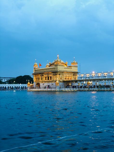 Temple Wallpaper, Golden Temple Wallpaper, Expensive Wallpaper, Darbar Sahib, Golden Temple Amritsar, New Hd Pic, Sikh Quotes, Childhood Memories 90s, Hd Pic