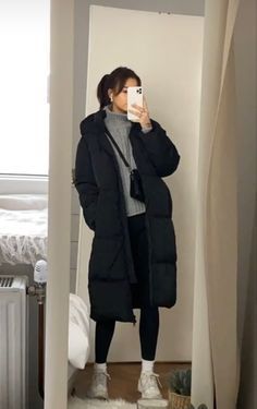 Puff Jacket Outfit, Puffer Fashion, Puffer Coat Outfit, New York Winter Outfit, Parka Outfit, Puffer Outfit, Winter Jacket Outfits, Long Winter Jacket, Puffer Jacket Outfit