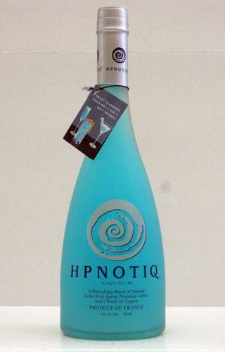 Hypnotic Liquor, Summer Mixed Drinks, Blue Drink, Alcohol Beverages, Mixed Drinks Alcohol, Liquor Drinks, Alcohol Aesthetic, Mixed Drinks Recipes, Drinks Alcohol