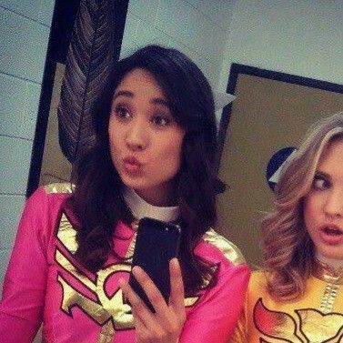 Goal 1 de Power Rangers Megaforce; Emma y Gia Christina Masterson, Emma Goodall, Battle Bots, Yellow Ranger, Saban's Power Rangers, Roman Reigns Wwe Champion, Power Rangers Megaforce, Pink Power Rangers, Superhero Cosplay