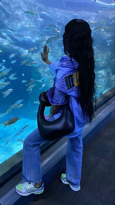 Aquarium Outfit Ideas Black Women, Aquarium Fits Aesthetic, Aquarium Date Fits, Miami Baddie Aesthetic, Fly Girl Aesthetic, Aquarium Outfit, Nyc Black It Girl Aesthetic, Sagittarius Girl, Earthy Outfits