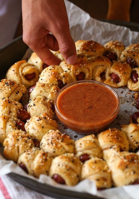 This is the best Pigs in a Blanket recipe EVER! A brush of mustard on the pastry, a sprinkle of everything seasoning on top, and a sweet and tangy dipping sauce really sets this recipe apart! #cookiesandcups #pigsinnablanket #lilsmokies #appetizer #partyfood Pigs In A Blanket Dips, Everything Pigs In A Blanket, Best Pigs In A Blanket Recipe, Pascha Basket, Pigs In A Blanket Recipe, Craving Food, Cookies And Cups, Best Party Appetizers, Awesome Appetizers